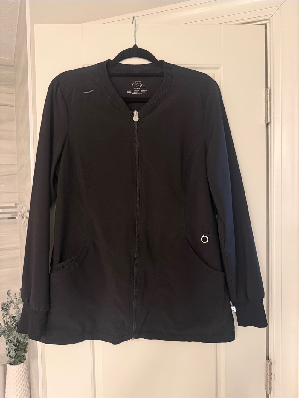 Black Zip-Up Infiniti scrub warm up jacket size medium